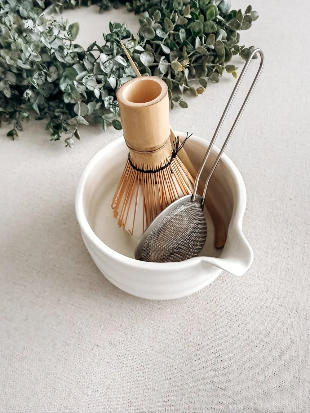 Ceramic Matcha Bowl with Bamboo Whisk and Tea Strainer - White